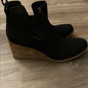 Toms Black Wedge Shoes with Suede Finish